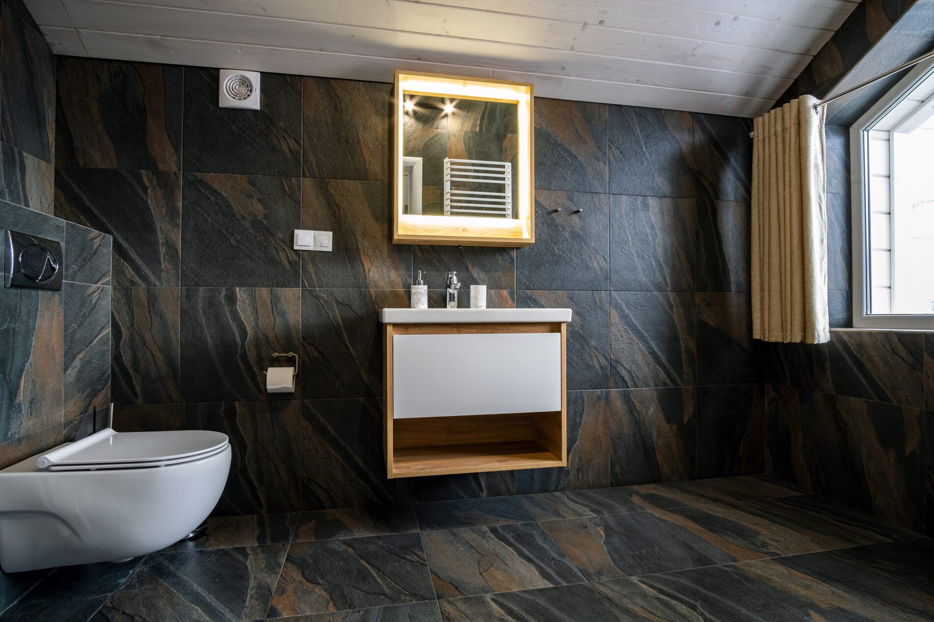 No.1 Best Bathroom Tiles Design In Denton- Daka Construction