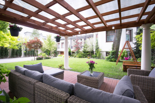 How to build an outdoor living room